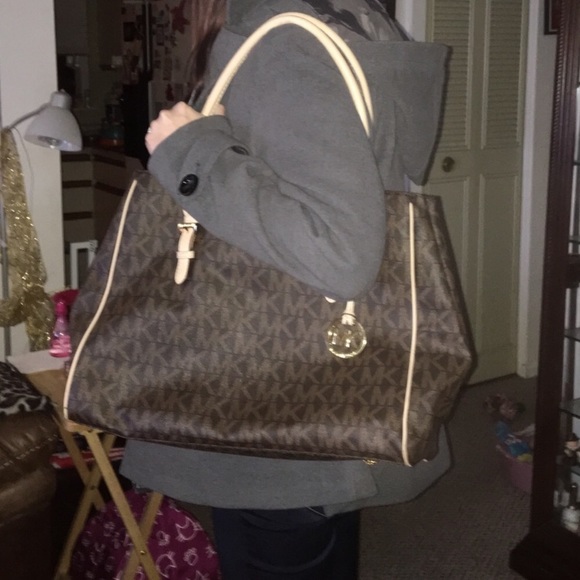 Michael Kors tote - Picture 4 of 5